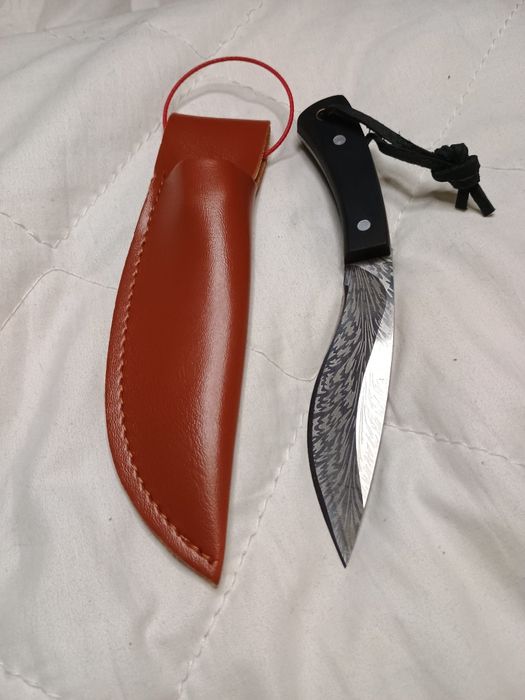 Vând cuțit de colecție curbat