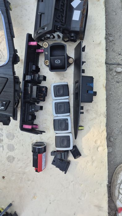 Интериор с Подлакътник за Тойота Авенсис Т27  2008- 2012г