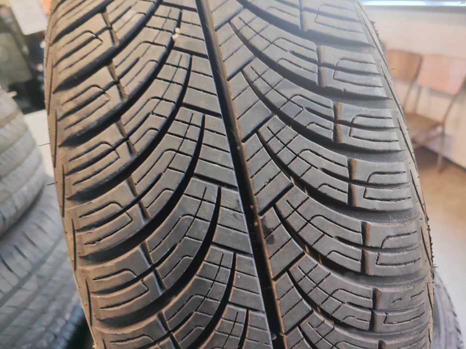 2бр. Всесезонни гуми 215/55/17 Arivo