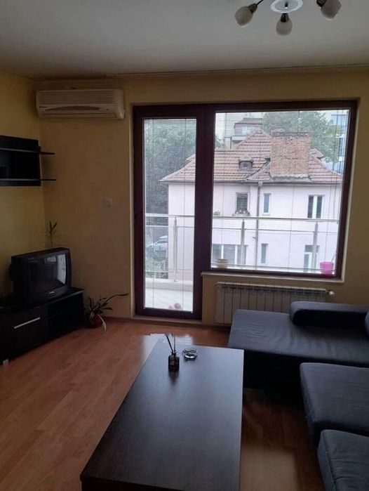 Дава се под наем Двустаен апартамент в София, Център - 60 кв.м за 562 € - Снимка #1