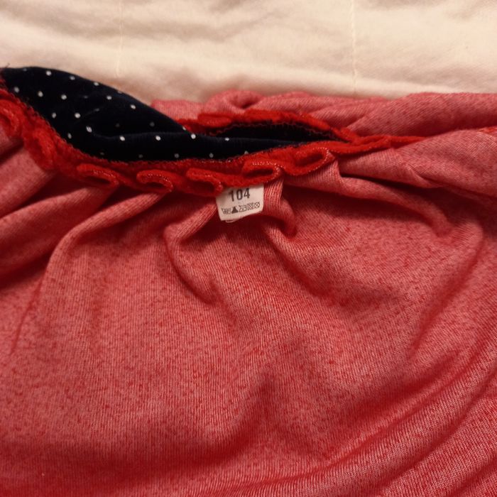 Подарявам няколко рокли за момиче