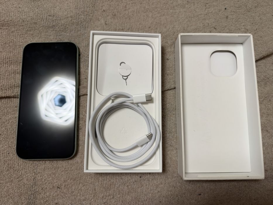 NEGOCIABIL  DOAR IN CLUJ Vând iPhone 15, 128 GB, culoare Mint. Telefonul funcționează foarte bine și poate fi testat la predare.