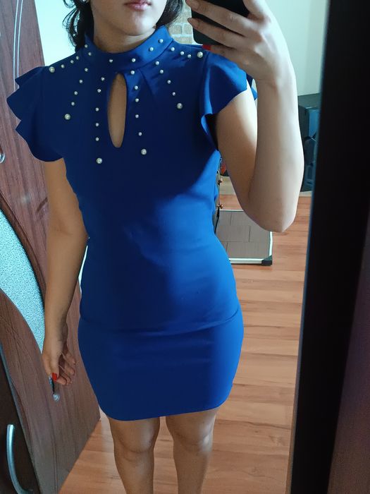 Синя рокля с перли