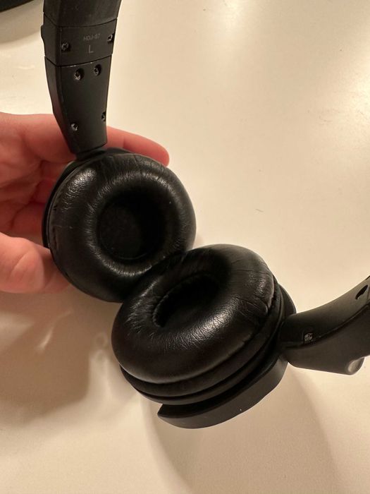 Casti profesionale de DJ Pioneer HDJ-S7 nu Sennheiser HD25
