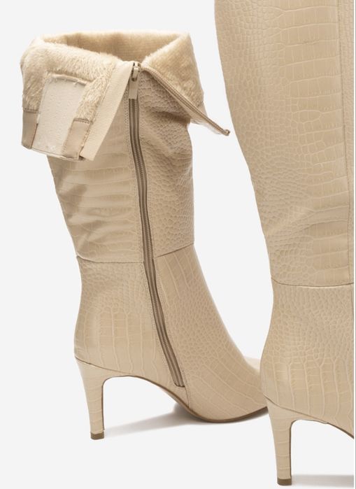 Vând cizme bej din piele ecologica