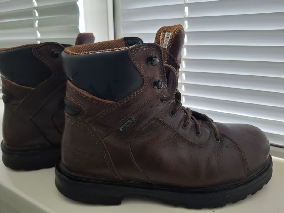 Продам цпец обувь 39р