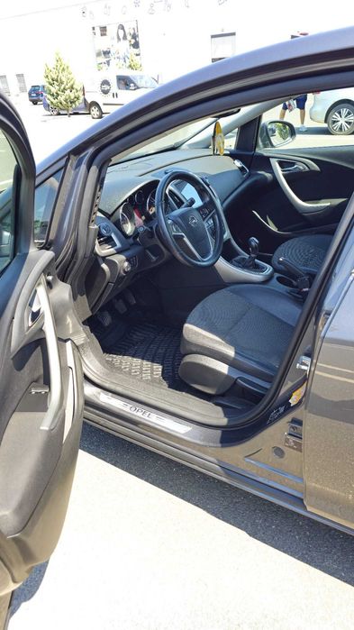 Opel astra j 2011