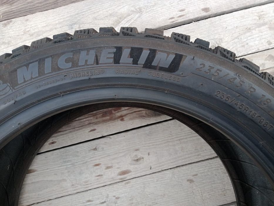 Продам зимний шипи Michelin