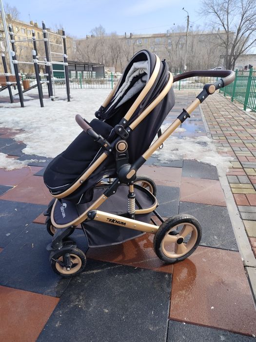 Продам коляску 3 в 1