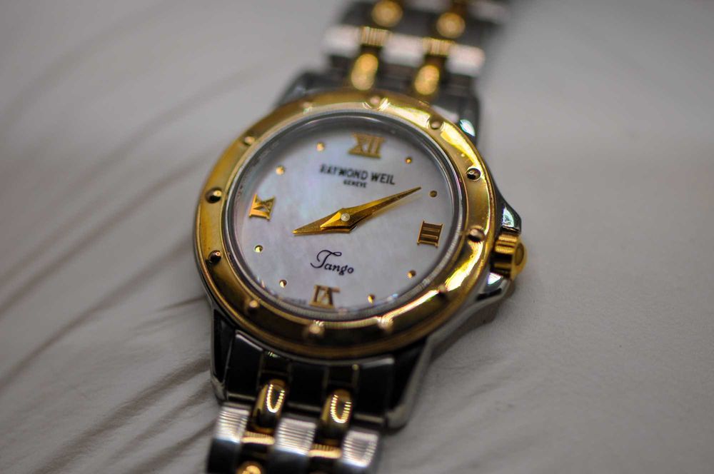 Швейцарски дамски часовник - Raymond Weil Tango 5860