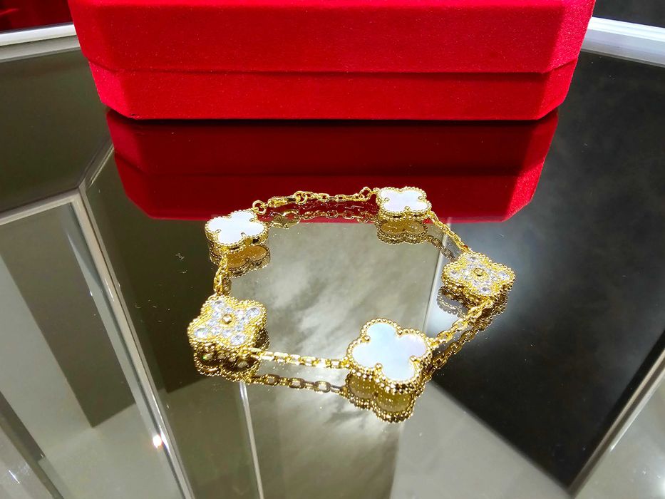 Van Cleef & Arpels VCA 5 Gold Mother Diamond Alhambra Дамска Гривна