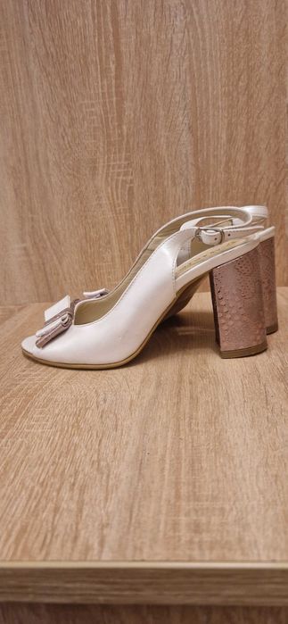 Pantofi toc gros piele albi