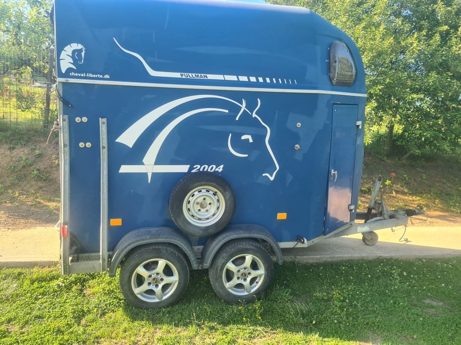Remorca transport cai
