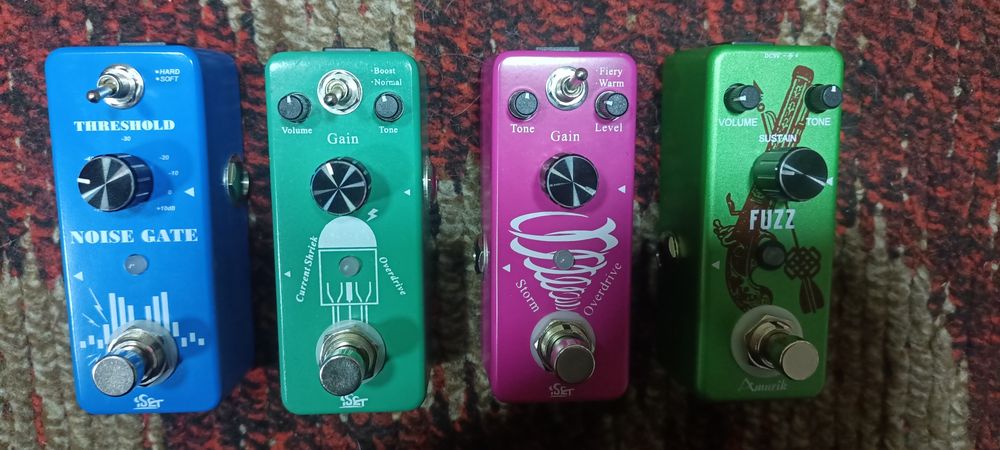 Электрогитара/бас гитара - педали эффектов