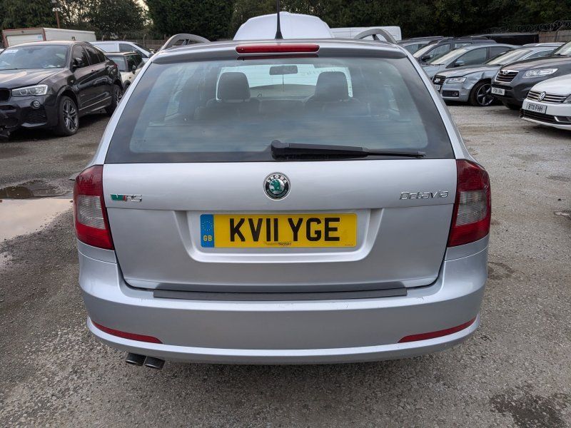 Dezmembrari / Dezmembrez Skoda Octavia 2 Combi (1Z5) FACELIFT 2.0 TDI CEGA cutie viteze automata cod culoare LA7W