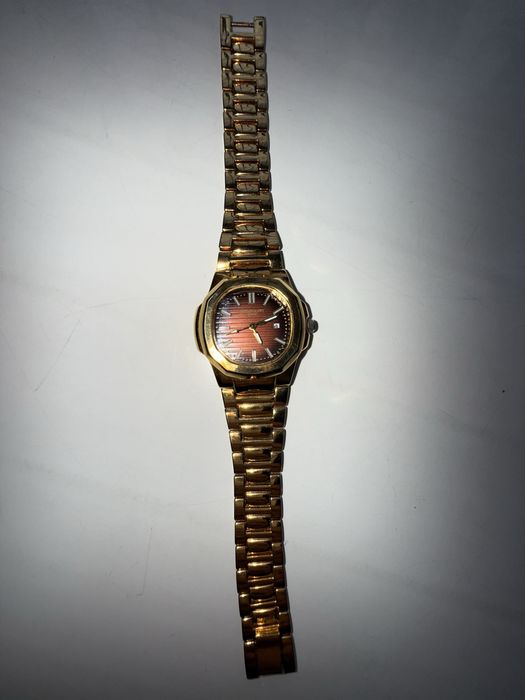 Продаю часы привозное