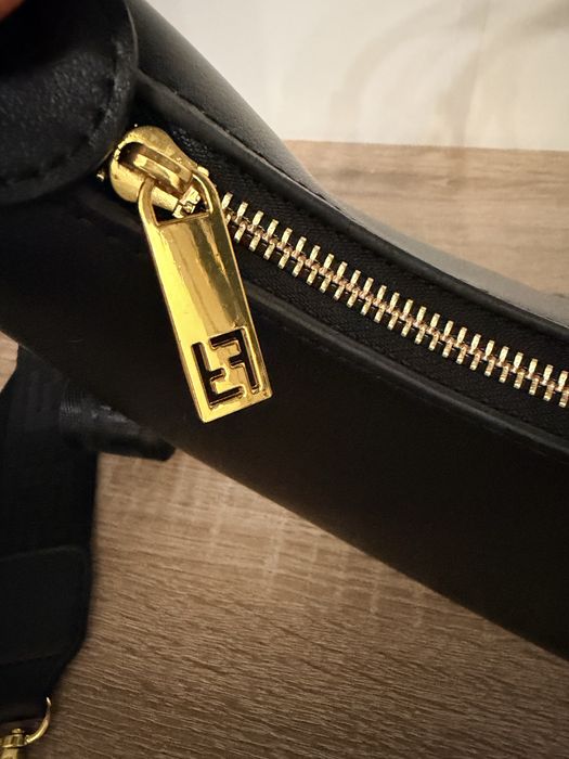 Сумка Fendi (модель Hobo) с двумя ремнями