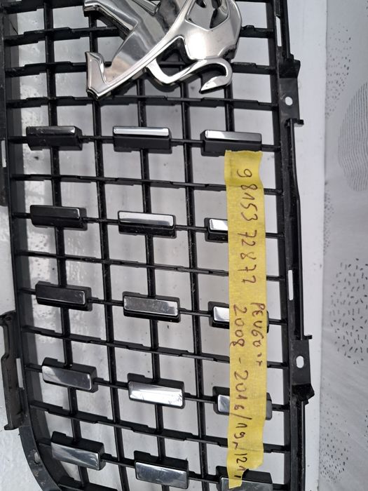 Грил решетка пежо 2008 Peugeot 2008 2016/21г