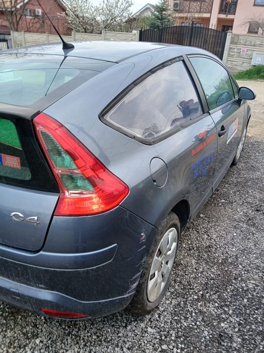 Dezmembrez Citroen C4 1.6hdi an 2006