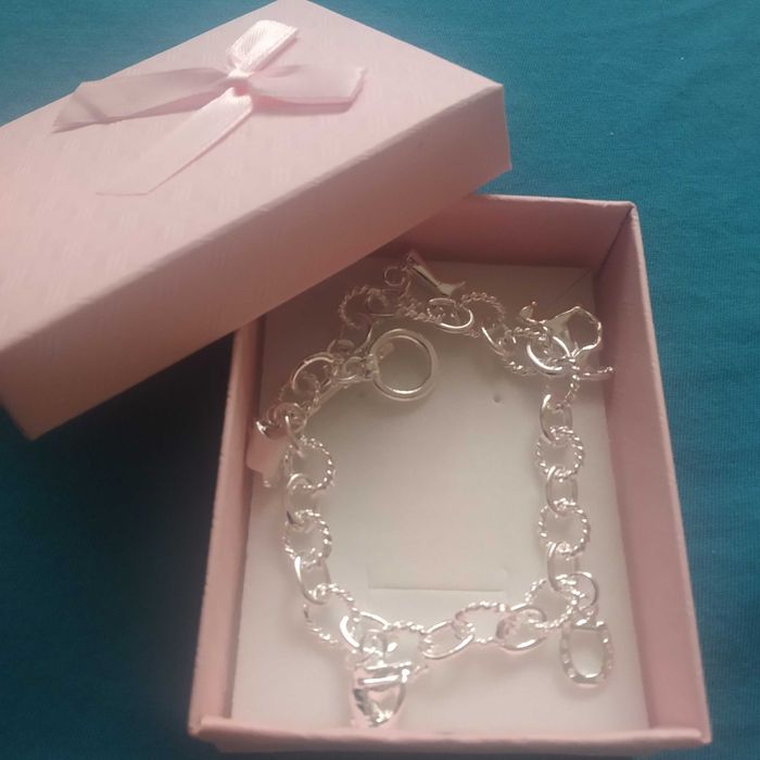 Нова, сребърна гривна. Различни модели. Цена 25/75 лв.В кутия.