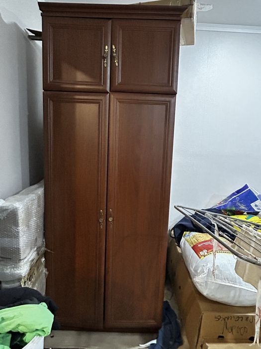 Шкаф из качественного дерева