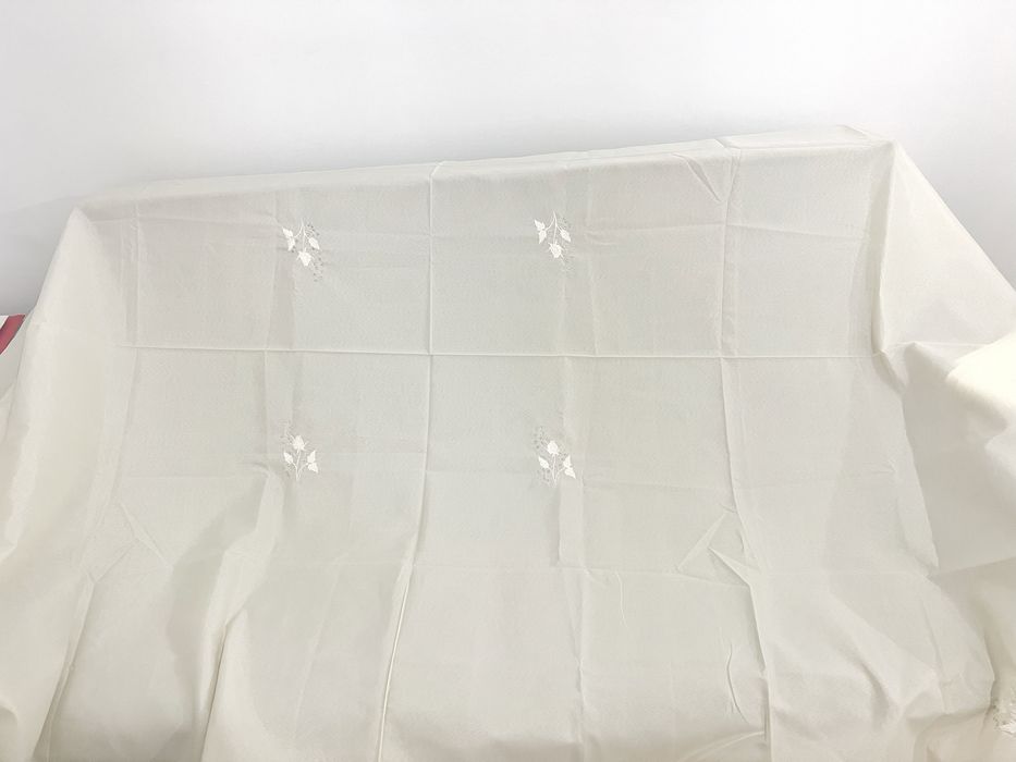 Скатерть новая продам