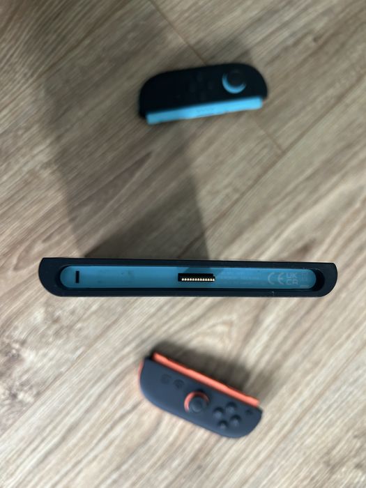 Nintendo switch 2 fiarte putin folost nicio zgrietura (il vînd cu controler si jocuri)