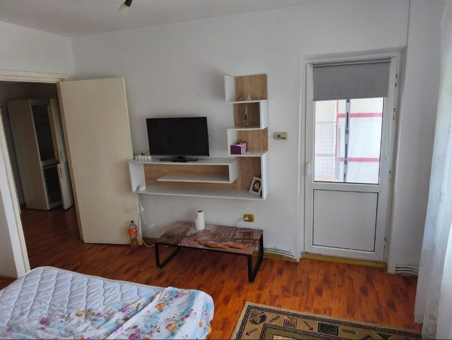 Închiriez garsonieră