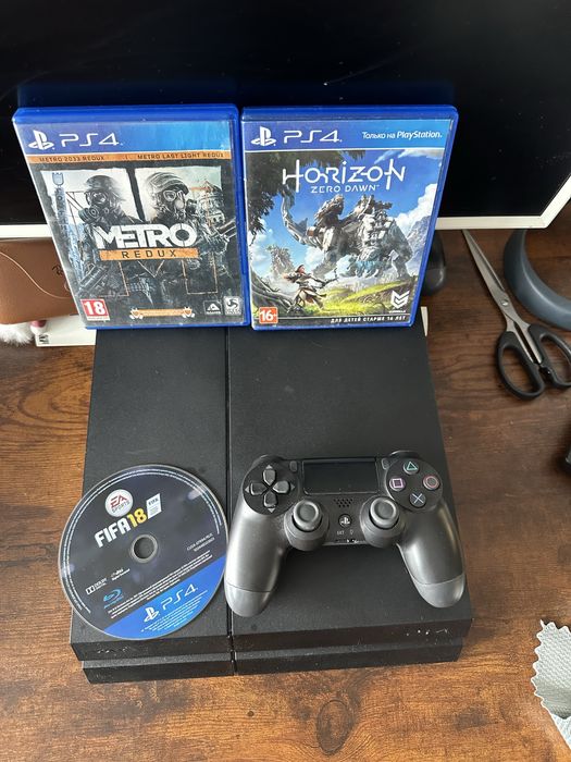 Sony PlayStation 4 + 3 диска