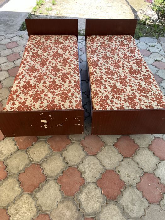Две кровати. Спальные