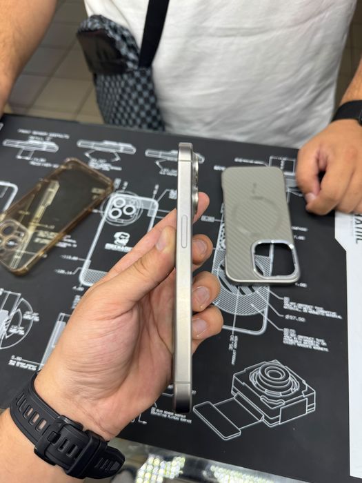 Iphone 15pro с коробкой 256гб