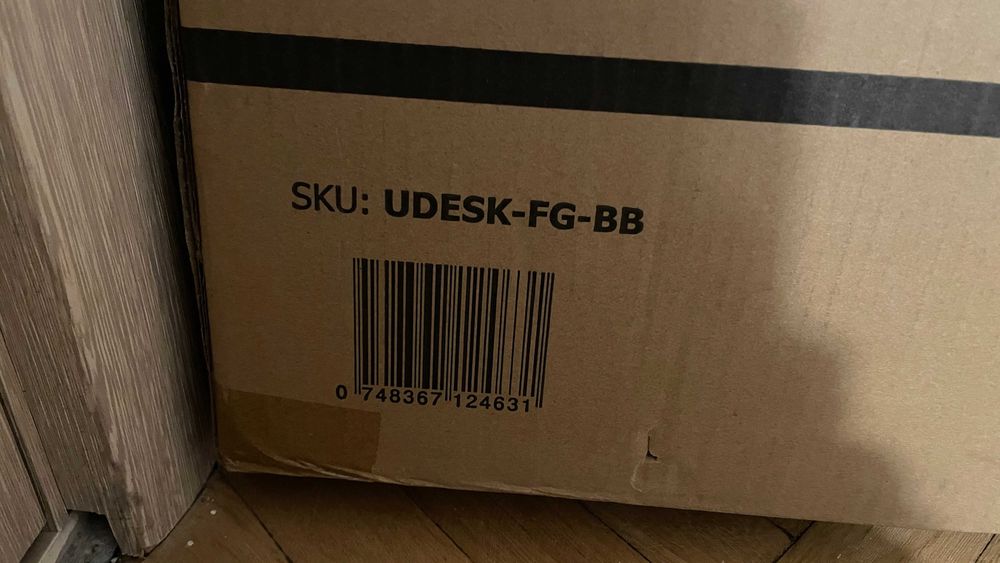 Продавам комплект волан и бюро: Thrustmaster T500 RS + Ultradesk Frag V3