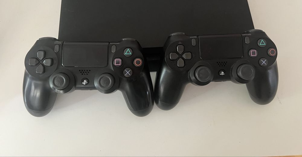 Ps4 impecabil estetic și mecanic