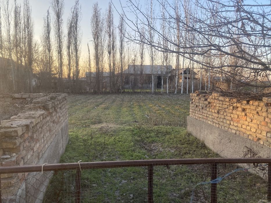 Yer sotiladi srochna (Yuqori chirchiq)