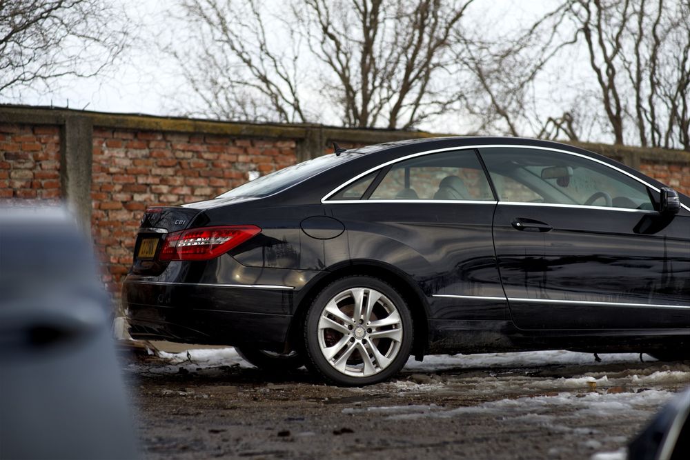 Dezmembrez Mercedes E W212 bara usa far stop capota haion jug sam