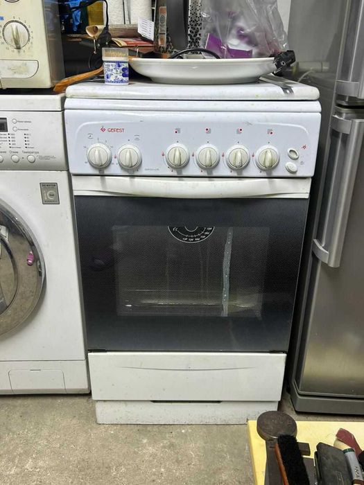 Продам газовую плиту