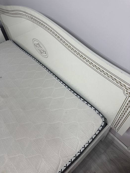 Продам кровать с матрасом