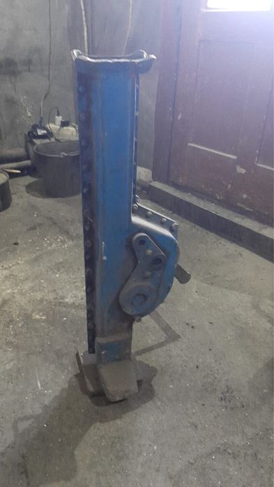 Домкрат реечный