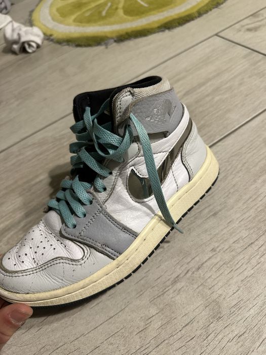 Adidasi Nike.