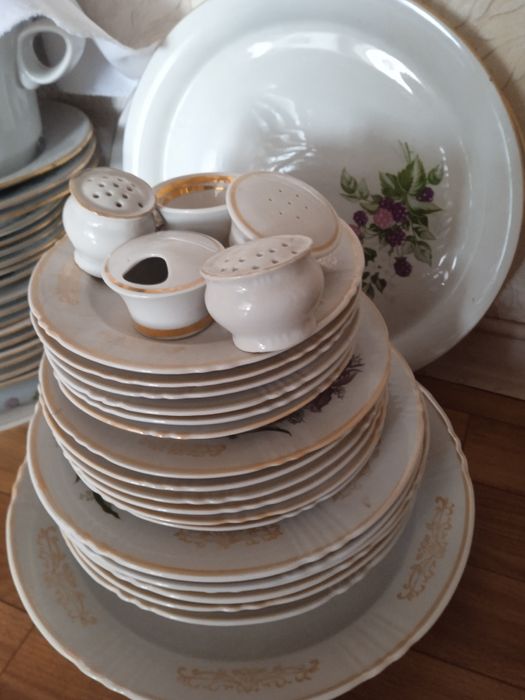 Отдам тарелки недорого