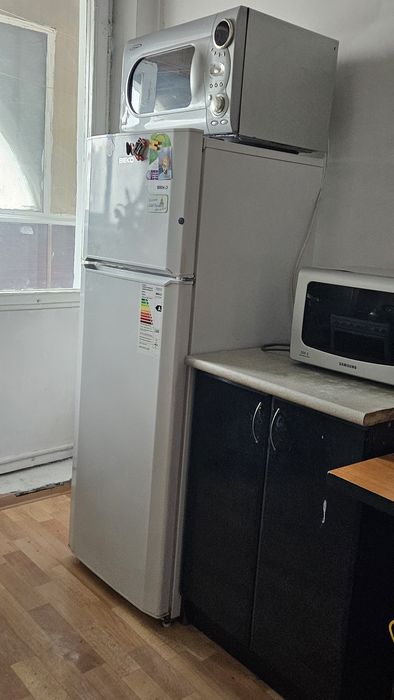 Девушке  в надёжном доме