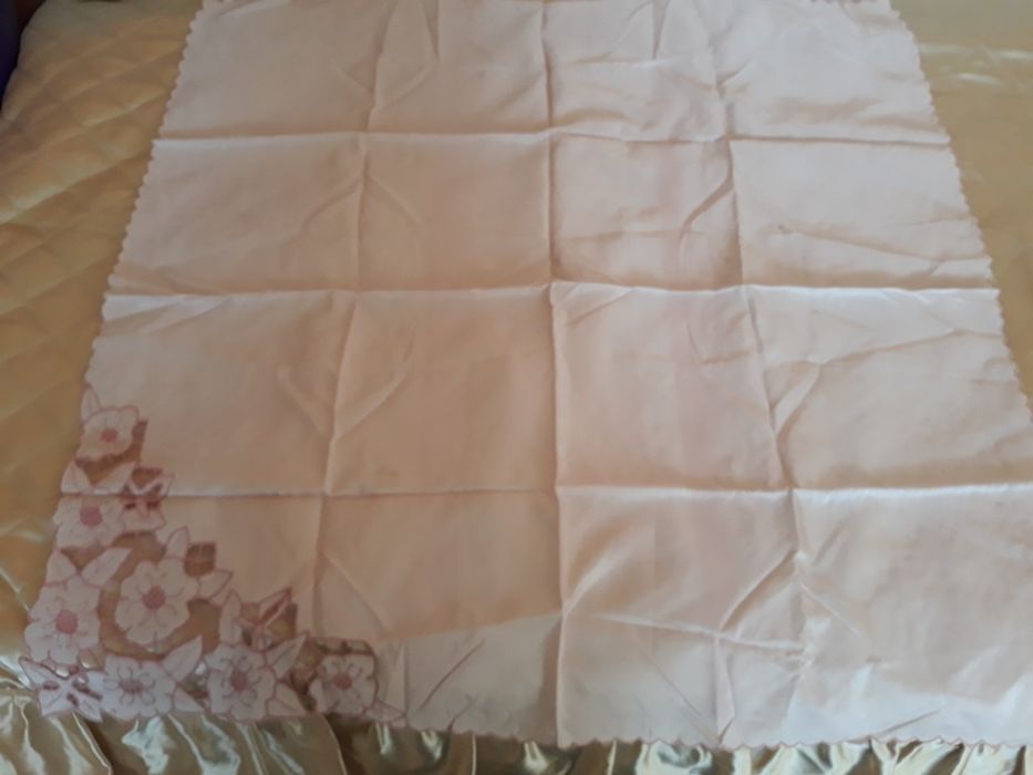 Каренца с бродерия от преди 70 години 3 броя за 10 лева