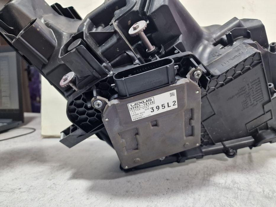 Фара оригинал Lexus NX200