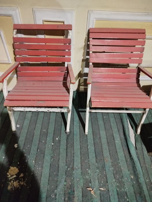 Кресло стул Сотилади ярокли холатда Темир ва Тахтадан таёрланган.