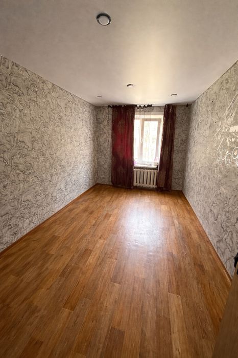 Продам четырехкомнатую квартиру