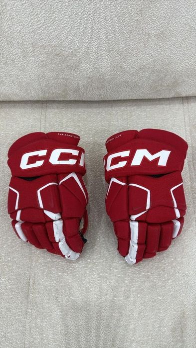 Продам перчатки хоккейные CCM