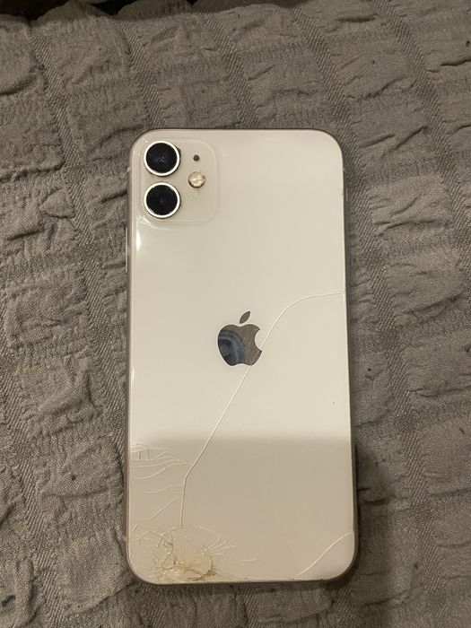 Продам Айфон 11 срочно