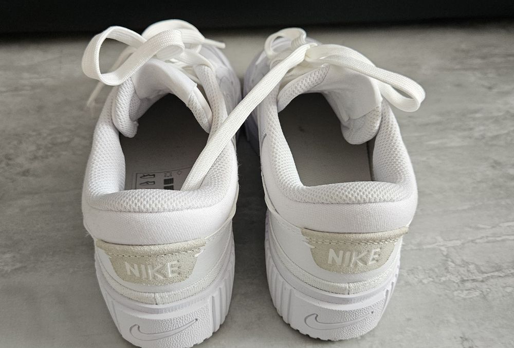 Кецове Nike бели