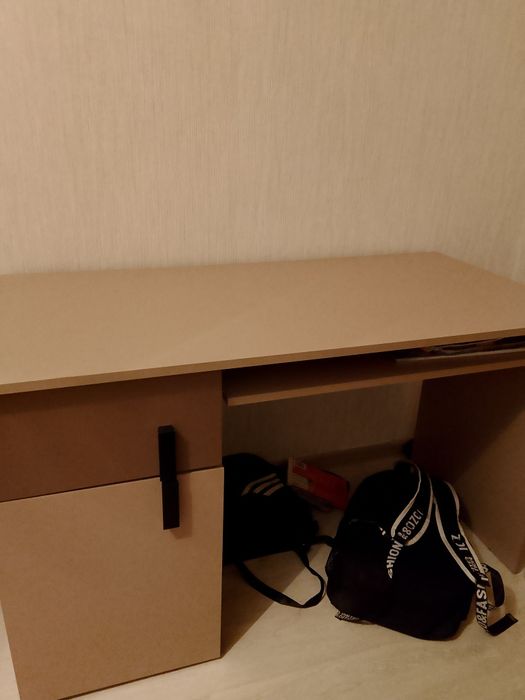 Стол писменый продам