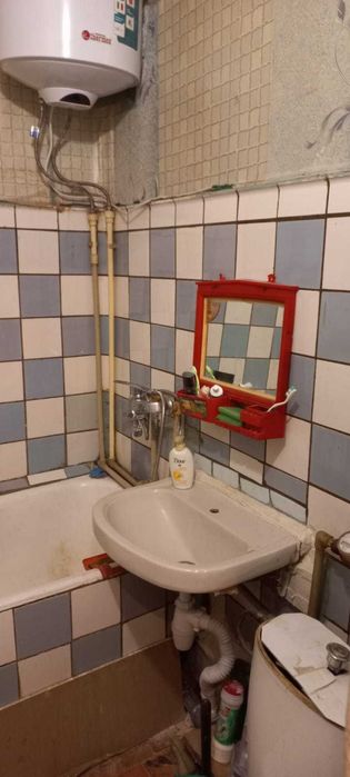 продам 3 комн квартиру в районе Авицены